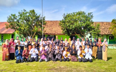 PERINGATAN HARDIKNAS 2023 “BERGERAK BERSAMA SEMARAKKAN MERDEKA BELAJAR” SMA NEGERI 1 BANDAR SURABAYA