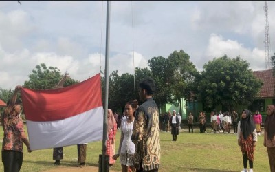 Peringatan Hari Pahlawan di SMAN 1 Bandar Surabaya